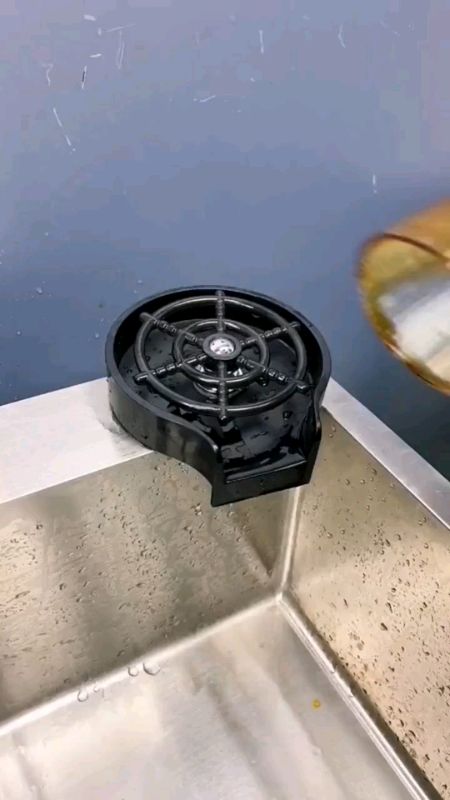 Since this cup washer has been installed, it has become much more convenient to wash cups.